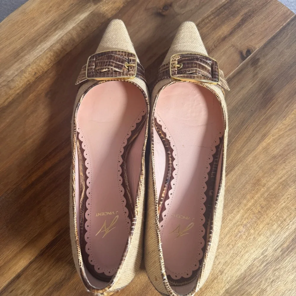J Vincent Twiggy Tan Raffia Croc Embossed Leather Buckle Wedge Pumps 6M Brazil